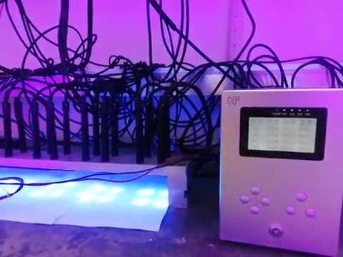 会社のビデオ について UV spot light to dry UV adhesive